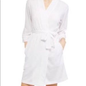 White waffle pattern poly lightweight robe in L
